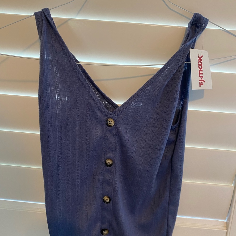 blue tank top